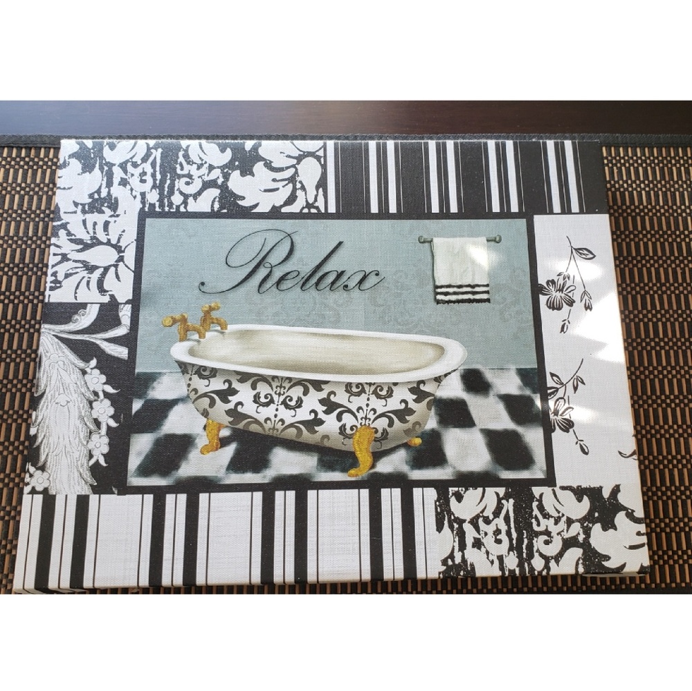 Bathroom wall decor